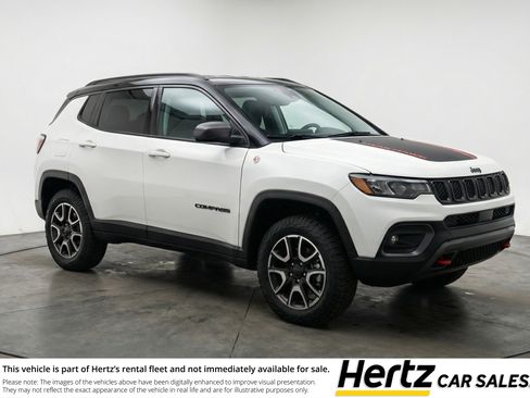 Used 2025 Jeep Compass Trailhawk AWD/4WD image 1