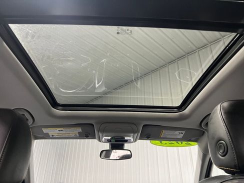 Used 2023 Chevrolet Equinox Premier image 18