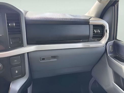 Used 2021 Ford F150 XLT image 24