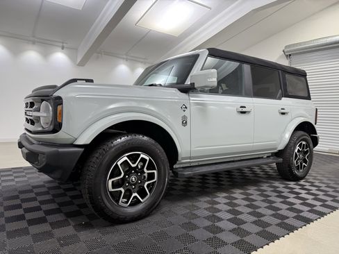 Used 2024 Ford Bronco Outer Banks image 4