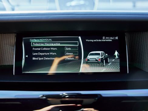 Used 2024 Rolls-Royce Phantom Sedan image 92