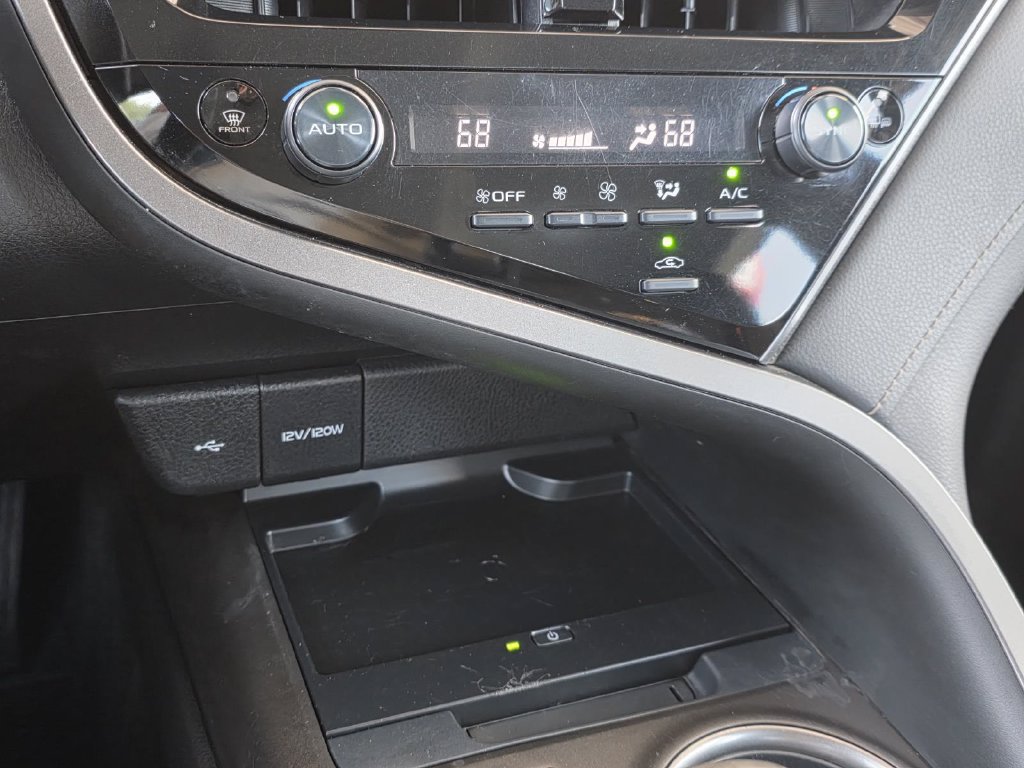 Used 2022 Toyota Camry XSE FWD image 17