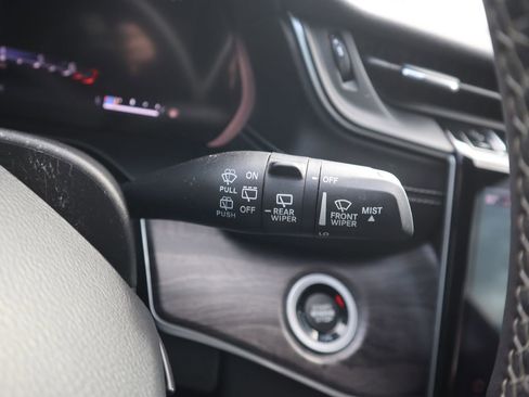 Used 2023 Jeep Grand Cherokee L Limited w/ Luxury Tech Group II image 22