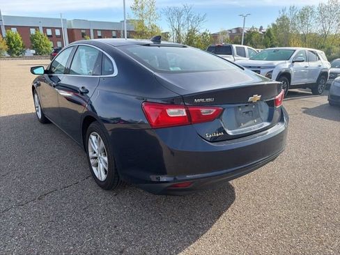 Used 2017 Chevrolet Malibu LT FWD image 4