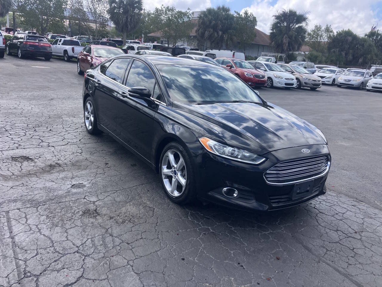 Used 2016 Ford Fusion SE w/ Equipment Group 201A FWD image 9