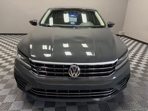 Used 2018 Volkswagen Passat 2.0T R-Line image 4