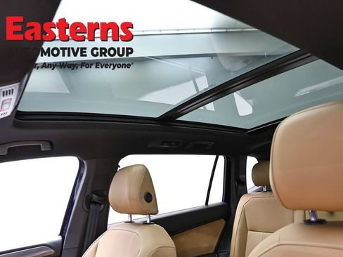 Used 2022 Volkswagen Tiguan SE w/ Panoramic Sunroof Package AWD/4WD image 36