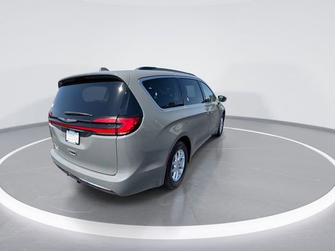 Used 2022 Chrysler Pacifica Touring-L FWD image 8