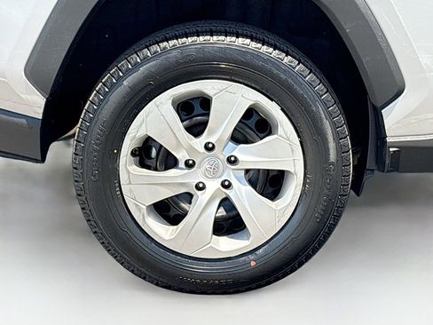 Used 2023 Toyota RAV4 LE FWD image 32