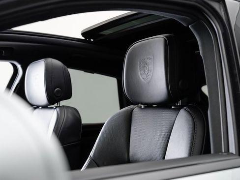 Used 2025 Porsche Macan image 10