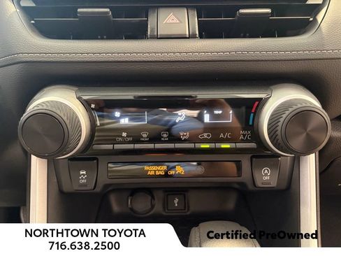 Used 2022 Toyota RAV4 LE w/ Carpet Mat Package (TMS) AWD/4WD image 11