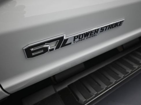 Used 2025 Ford F250 Lariat w/ Black Appearance Package image 12