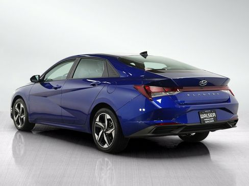 Used 2023 Hyundai Elantra SEL w/ Convenience Package FWD image 3