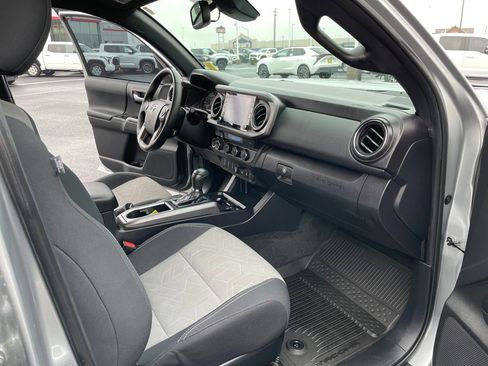 Certified 2022 Toyota Tacoma TRD Off-Road w/ Technology Package image 15