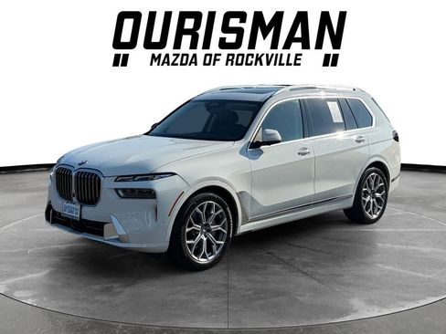 Used 2024 BMW X7 xDrive40i w/ Parking Assistance Package AWD/4WD image 2