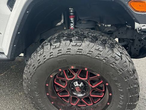 Used 2022 Jeep Gladiator Rubicon w/ LED Lighting Group AWD/4WD image 2