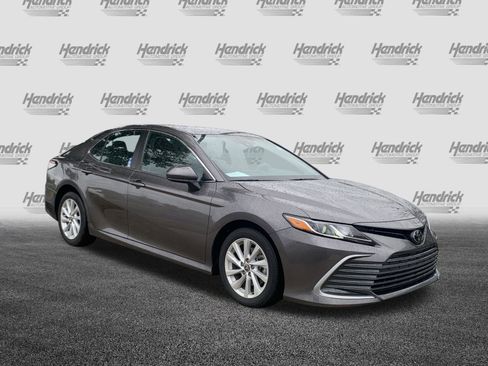 Used 2022 Toyota Camry LE image 2