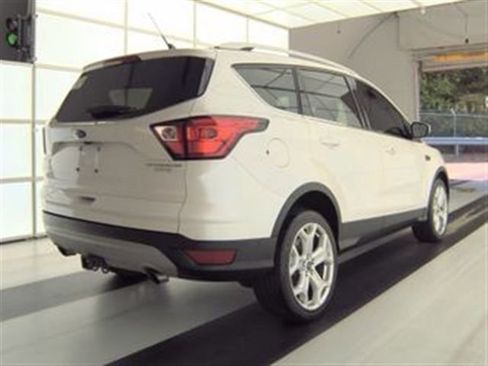 Used 2019 Ford Escape Titanium FWD image 2