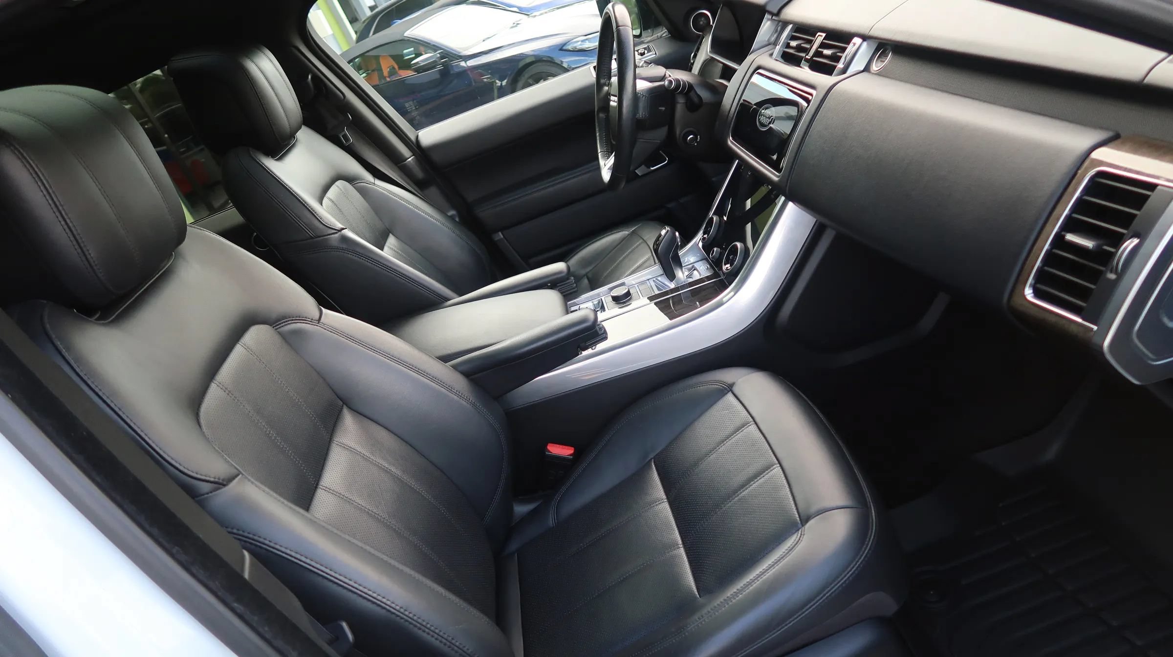 Used 2018 Land Rover Range Rover Sport HSE AWD/4WD image 28
