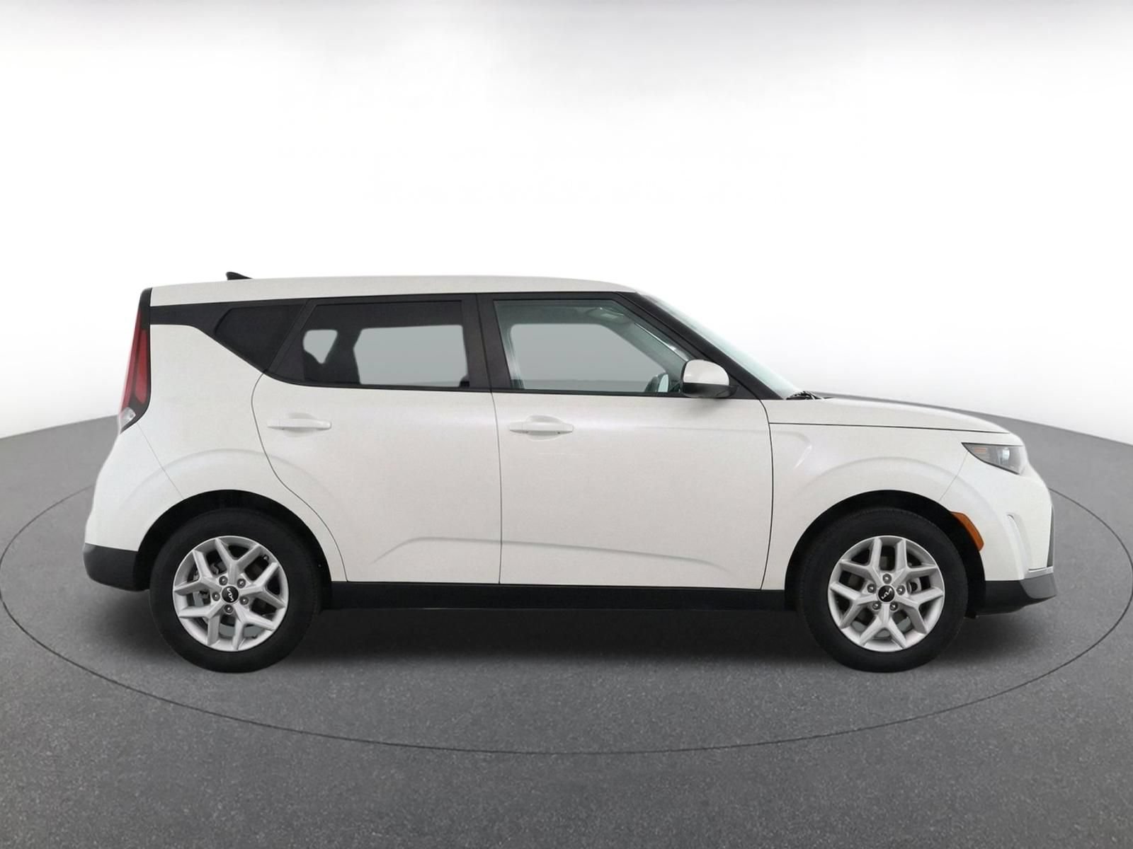Used 2025 Kia Soul LX w/ LX Technology Package FWD image 13
