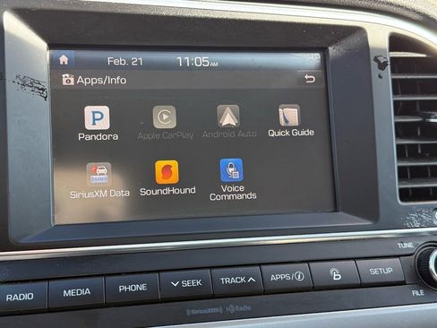 Used 2017 Hyundai Elantra Limited image 8