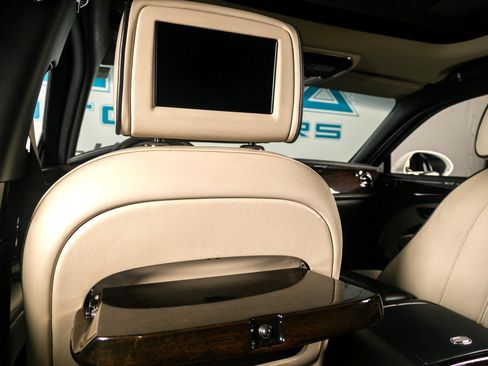 Used 2013 Bentley Mulsanne w/ Premiere Specification Pkg image 14