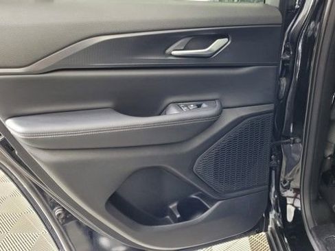 Used 2023 Jeep Grand Cherokee Laredo w/ Luxury Tech Group I image 29