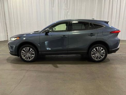 Certified 2022 Toyota Venza XLE AWD/4WD image 7