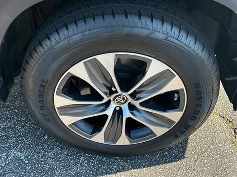 Used 2022 Toyota Highlander XLE FWD image 35