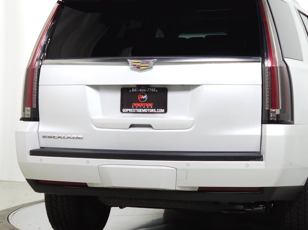 Used 2017 Cadillac Escalade Luxury AWD/4WD image 7