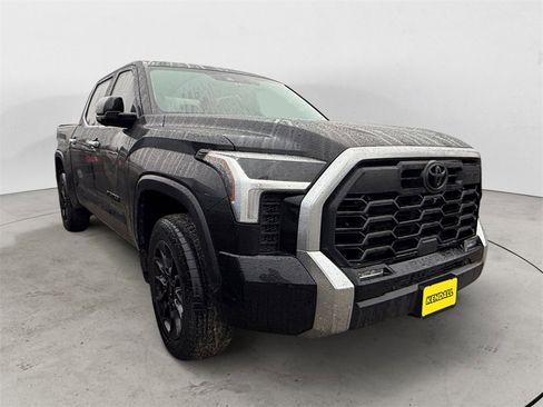 Used 2023 Toyota Tundra Limited w/ TRD Off-Road Package image 5