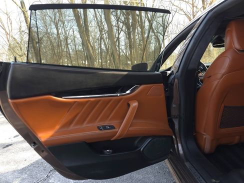 Used 2022 Maserati Quattroporte Modena image 23