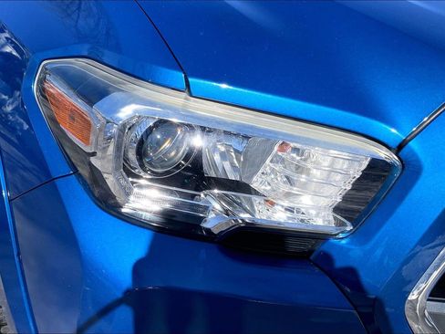 Used 2017 Toyota Tacoma Limited w/ Tow Package image 29