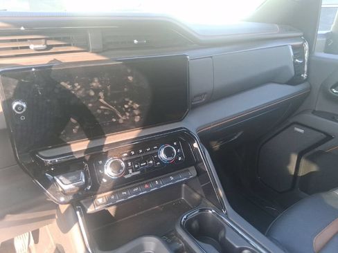Used 2025 GMC Sierra 2500 AT4 AWD/4WD image 12