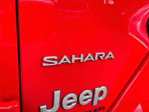 Used 2024 Jeep Wrangler Sahara w/ Safety Group image 9