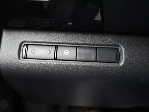 Used 2024 Nissan Pathfinder SV FWD image 22
