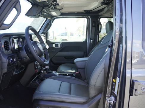 New 2026 Jeep Gladiator Mojave w/ Steel Bumper Group AWD/4WD image 26