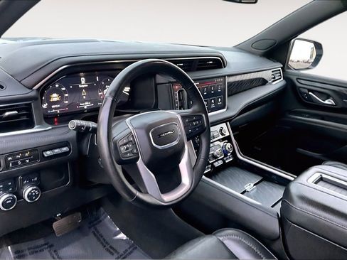 Used 2024 GMC Yukon XL Denali image 13