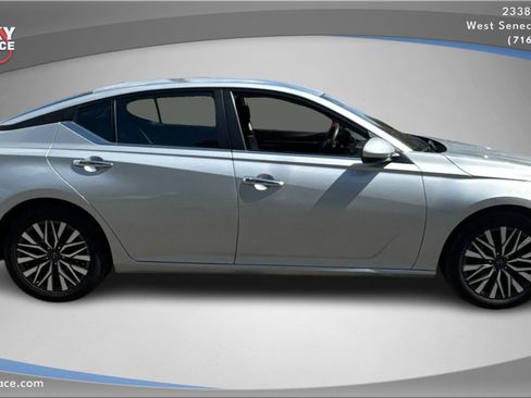 Used 2023 Nissan Altima 2.5 SV image 4