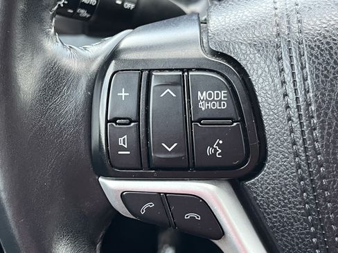 Used 2019 Toyota Highlander Limited FWD image 20