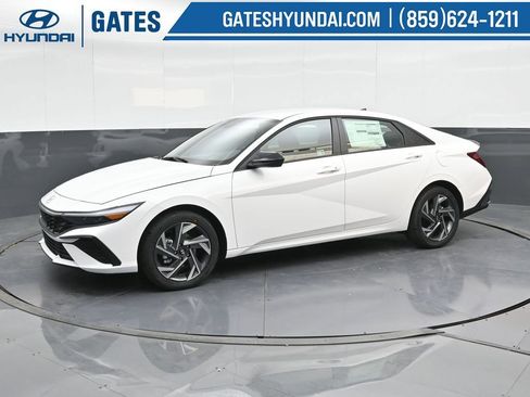 Used 2025 Hyundai Elantra Sport FWD image 7