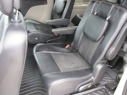 Used 2019 Dodge Grand Caravan SXT FWD image 10
