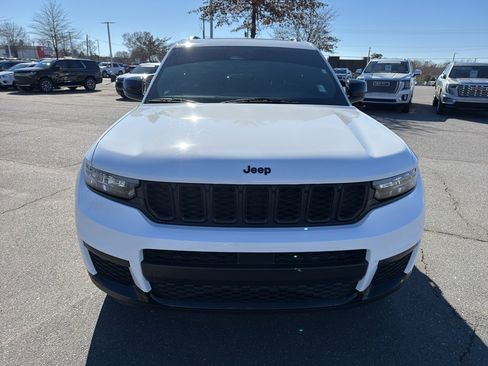 Used 2024 Jeep Grand Cherokee L Altitude image 2