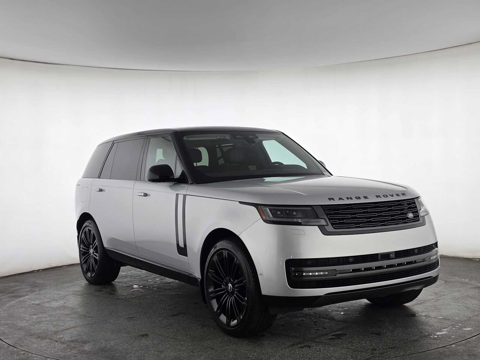 Used 2025 Land Rover Range Rover Long Wheelbase SE AWD/4WD image 7