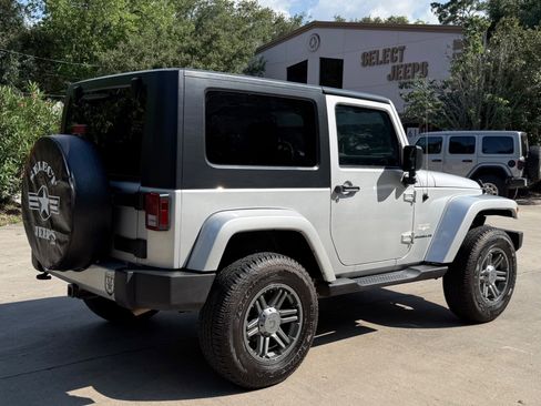 Used 2009 Jeep Wrangler Sahara w/ Dual Top Group AWD/4WD image 14