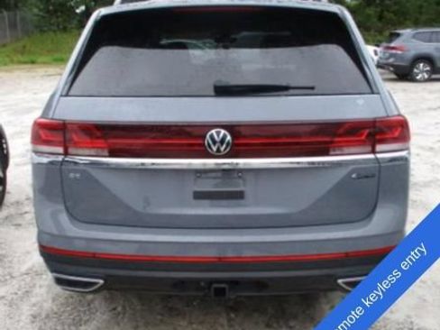 Used 2025 Volkswagen Atlas SE AWD/4WD image 11