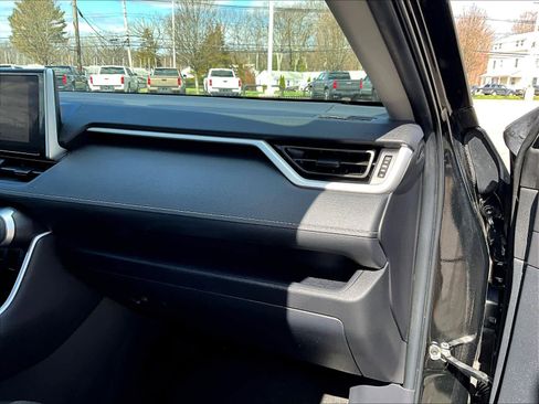 Used 2025 Toyota RAV4 XLE image 13