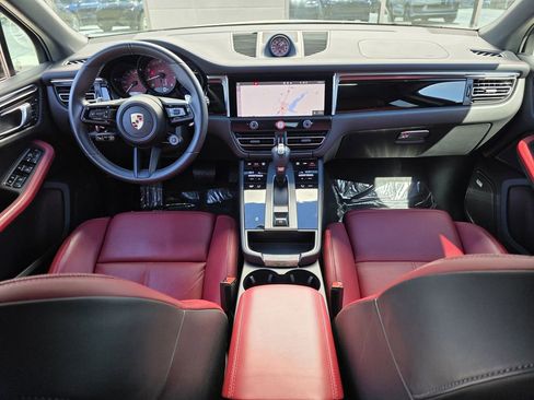 Used 2025 Porsche Macan image 21