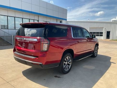 Used 2022 Chevrolet Suburban LT w/ Luxury Package AWD/4WD image 36