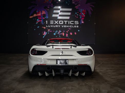 Used 2018 Ferrari 488 Spider RWD image 5